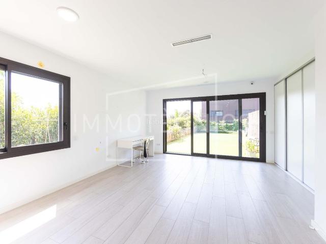 Tríplex en venta en Ametlla del Vallès L´. Exclusivo tríplex esquinero donde cada detalle marca la diferencia. Tríplex Ametlla del Vallès.