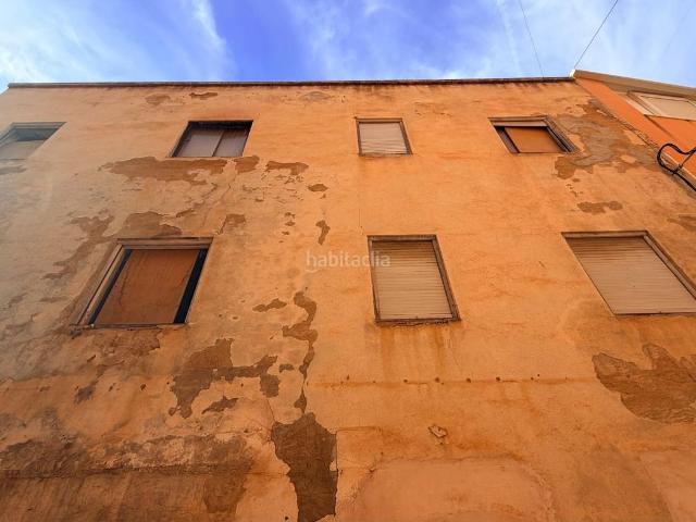 Tríplex en venta en Crevillente. Oportunidad para promotores solar urbano con edificación para desarrollo en altura. Tríplex.