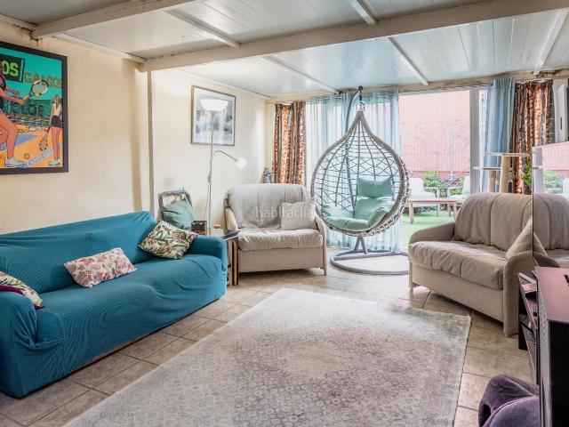 Tríplex en venta en Esplugues de Llobregat, Centre. Encantadora casa de pueblo en el corazón de Esplugues con clínica veterinaria en funcionamiento. Tríplex Esplugues de.