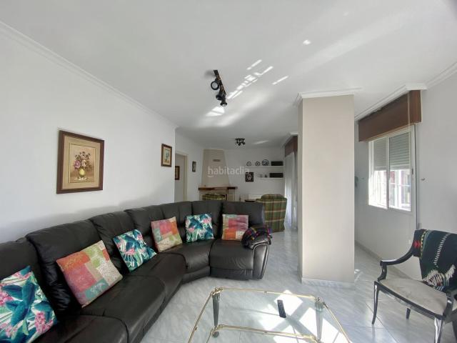 Tríplex en venta en Grove O. Vivienda en tres plantas en el centro de O Grove. Tríplex Grove.