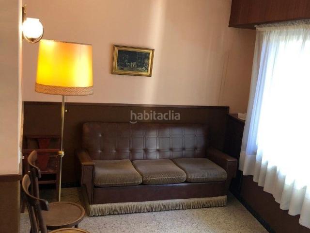 Tríplex en venta en Sant Hilari Sacalm. habitatge + PB + garatge comerç pis+ golfes. Tríplex Sant Hilari.