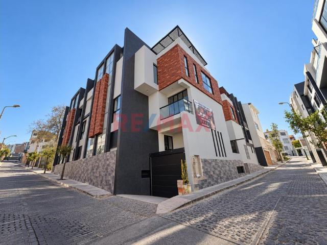 Tríplex Estilo Townhouse En Venta | Yanahuara