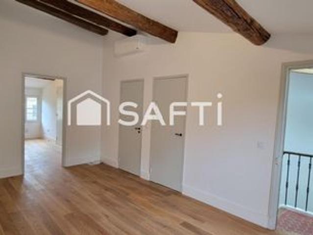 Triplex T4 rénové, terrasse, intra muros Avignon