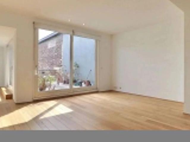 Triplex te huur in Elsene voor € 4.680 met 3 slaapkamers