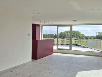 Triplex te huur in Wanzele voor € 1.350 met 2 slaapkamers