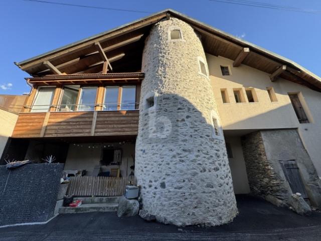 TRIPLEX, TOUR HISTORIQUE AU POTENTIEL EXCEPTIONNEL