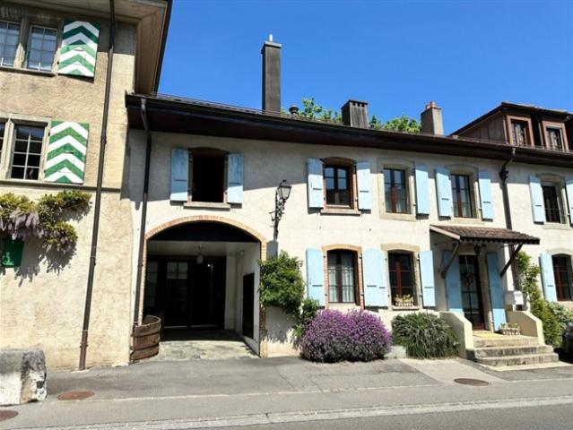 TRIPLEX WOHNUNG IN EINEM WUNDERSCHÖNEN HAUS EINES WEINBAUERS