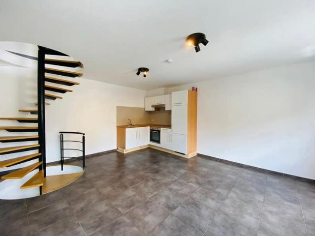 Triplex 1 chambre à louer au centre de Saint Hubert