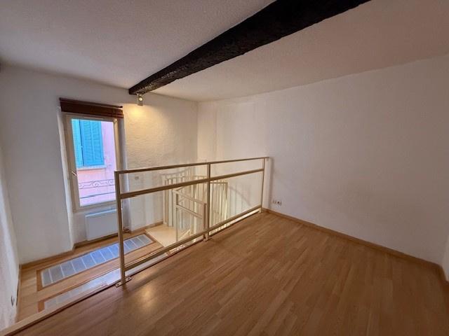 Triplex 32.9 m² 2Pièces Hyères 382 € HAI* HYERES Faux T2 TRIPLEX de 32.90 m²