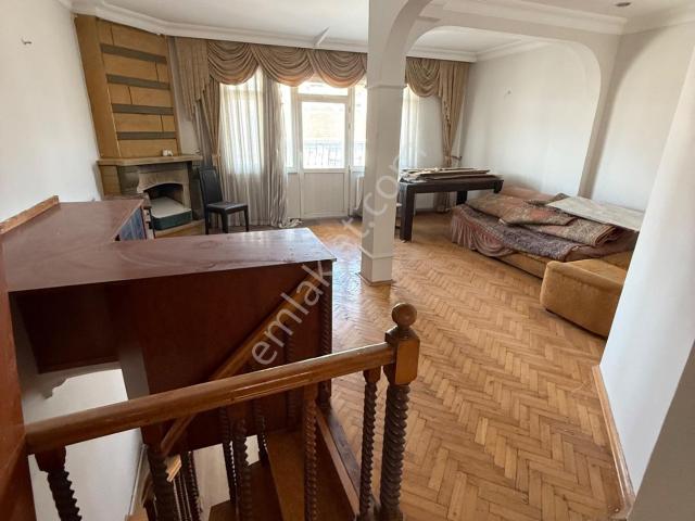 Triplex 3 Katlı Daıre Denız Manzaralı Asansörlü Sayin Emlak Ofısınden