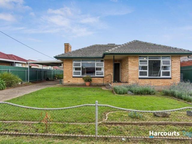TRIPLE GARAGE EXCELLENCE SPACIOUS 730SQM ALLOTMENT PRIME COURT LOCATION