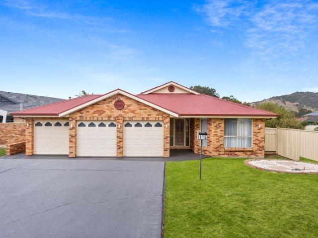 TRIPLE GARAGE, EXCEPTIONAL FAMILY LIVING