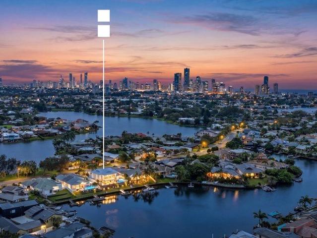 Triple Garage, Pontoon & Pool The Complete Waterfront Package