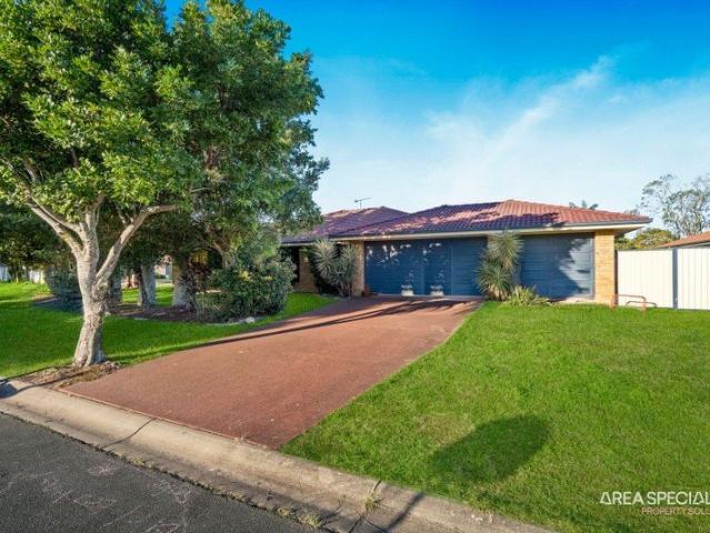 Triple Garage, Side Access, Corner Block & Seaside Location | Renovate, Refresh or Enjoy