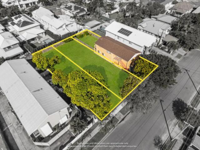 Triple Lot Development Opportunity in Prestigious Hamilton