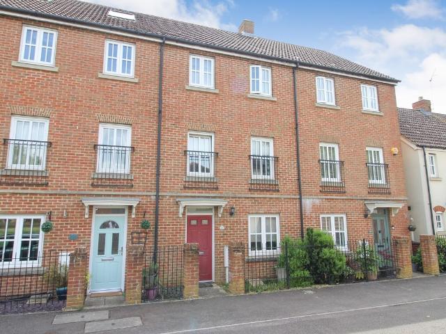 Trist Way, Ifield, Crawley, West Sussex. RH11, 4 bed town house to rent, £2,100 pcm | PrimeLocation