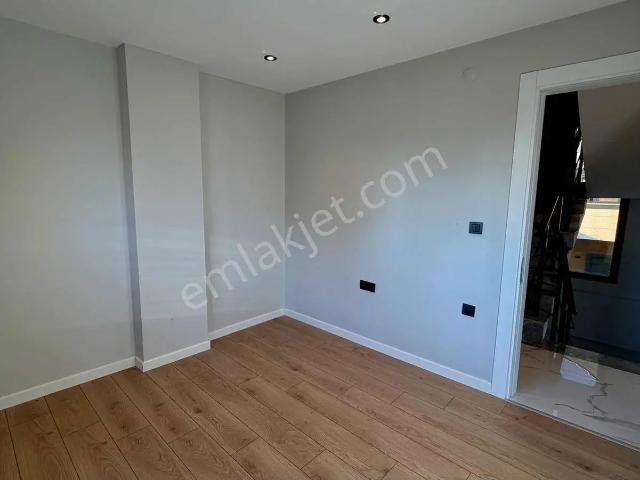 Truva Sitesinde 290 M² Arsa İçinde 5+1 Deniz & Merkez Yanında