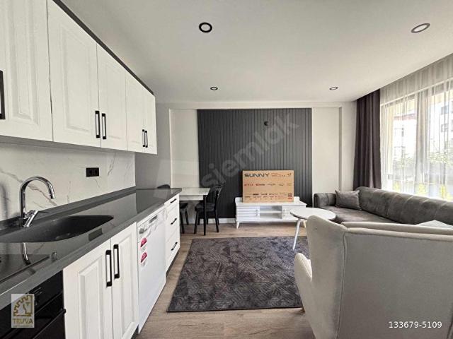 TRUVASIFIR İSKANLI FULL EŞYALI ARAKAT CAM BALKON 1+1