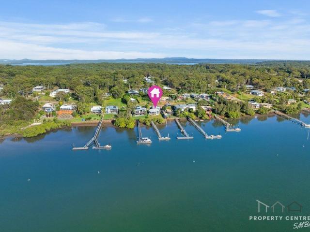 TRUE BOATIES PARADISE JETTY WITH PONTOON TINNY WITH MOTOR INCLUDED AND A BEAUTIFUL HOME