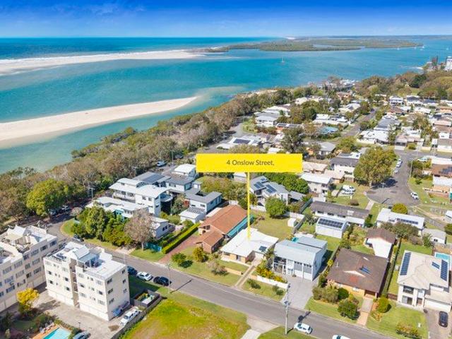 True Coastal Charm A Fully Renovated Beach Side Cutie on 759m2 !