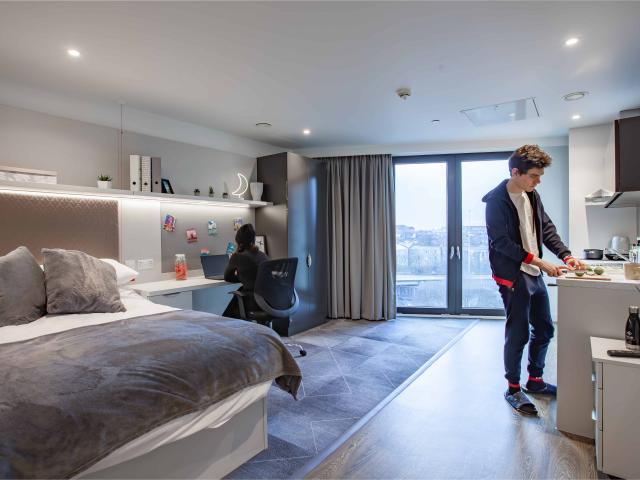 True Glasgow, Glasgow Has an Apartment