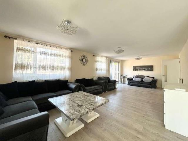 Trueman Place, Oldbrook, MK6