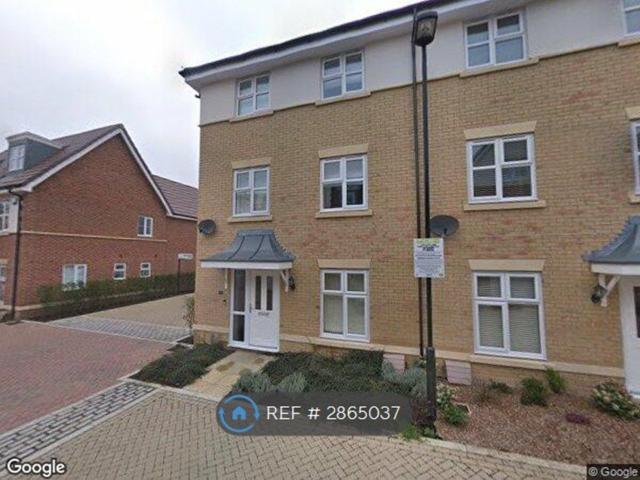 Truesdales, Ickenham, Uxbridge UB10, 5 bed semi detached house to rent, £3,800 pcm | PrimeLocation