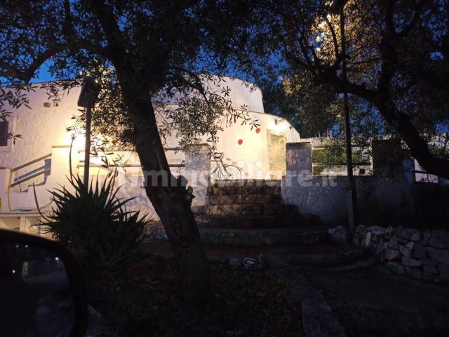 Trullo Contrada Badessa, Campanile, Fumarola, Cavalleriza, Ostuni