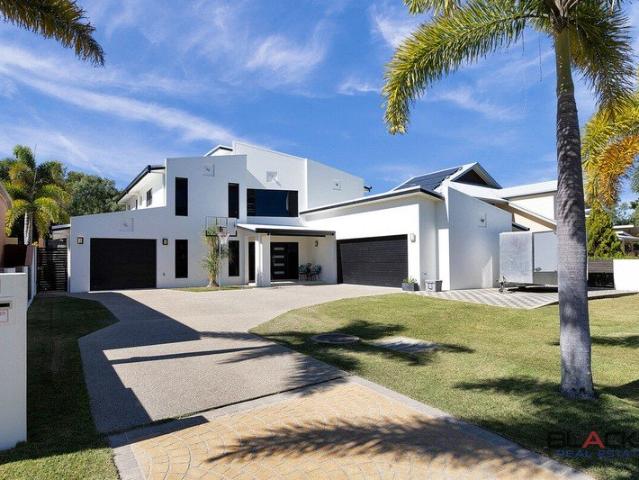 TRULY UNIQUE BEACHFRONT LOCATION!