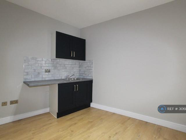 Trundleys Road, London, SE8 Studio to rent £1,050 pcm £242 pw