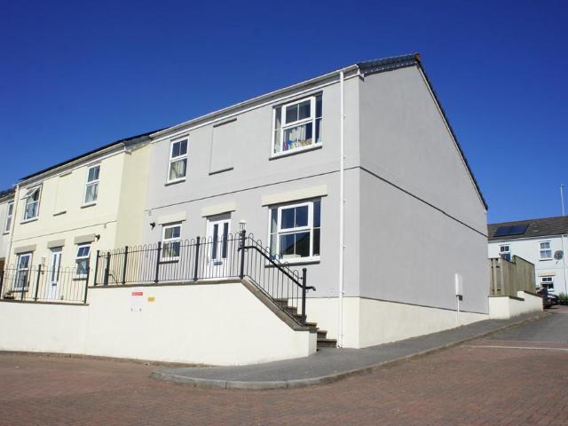 Truro 3 bed semi detached house to rent £1,500 pcm £346 pw