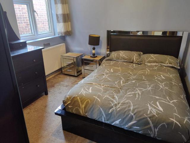 Tryfan Close, Ilford IG4 1 bed in a house share to rent £1,050 pcm £242 pw