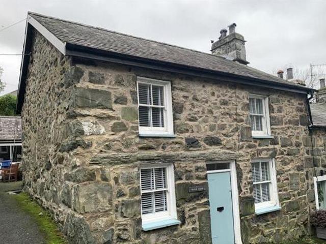 Tryfer Terrace, Harlech, 3 Bedroom End