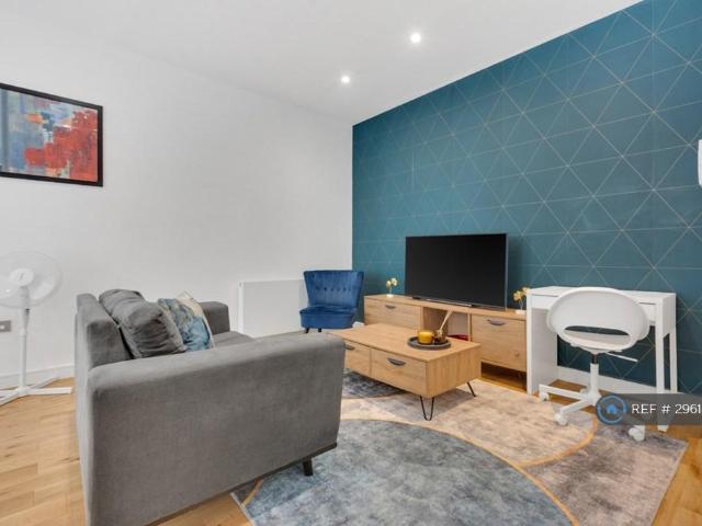 Tryon Apartments, Hounslow, TW3 1 bed flat to rent £1,799 pcm £415 pw