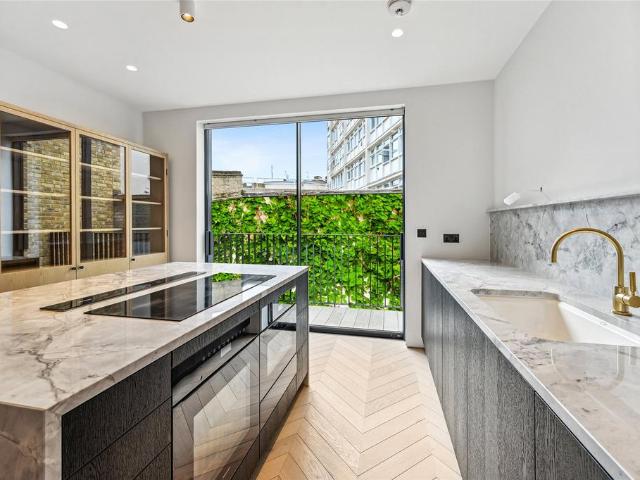 Tryon Street, Chelsea, SW3 4 bed terraced house to rent £11,700 pcm £2,700 pw