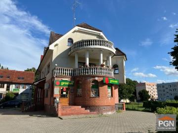 Dom z lokalami na wynajem i piekarnią w centrum Trzebiatowa