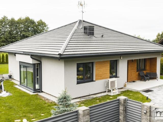 Polecam nowoczesny dom 146 m² z basenem i garażem w Trzebieradzu