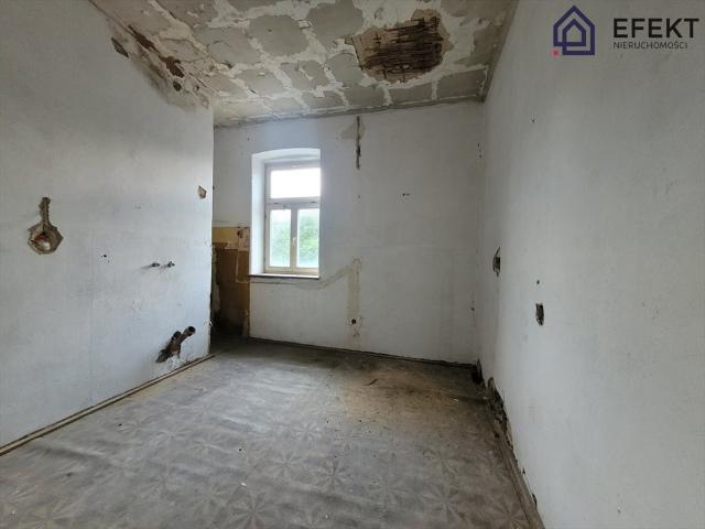 Dom z potencjałem inwestycyjnym w Trzebini 1576 m² działki