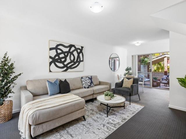 Two courtyards, one cool lifestyle!