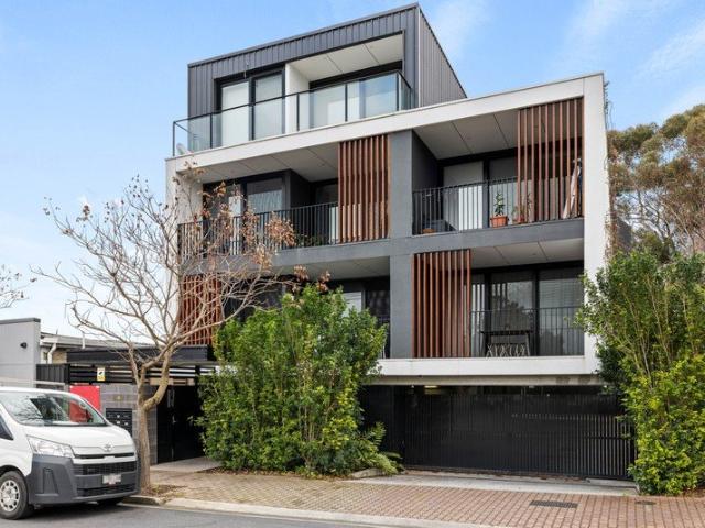 Two Bathrooms and a Balcony With Panoramic Hills Views in Prime City Fringe Locale