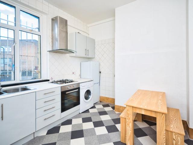 Two Bed No Reception Flat near London Fields E8