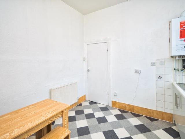 Two Bed No Reception Flat near London Fields E8