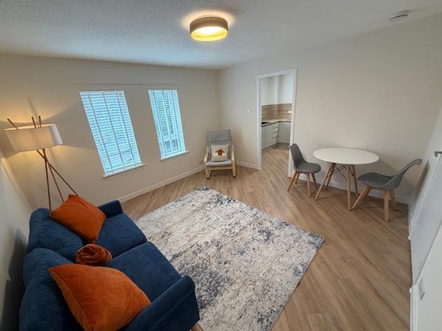 Two Bed Flat with Lounge