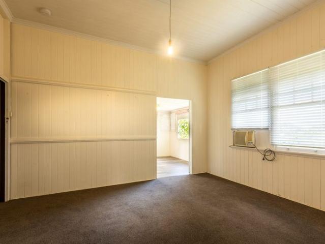Two Bed Plus Sleepout in Ideal Location!