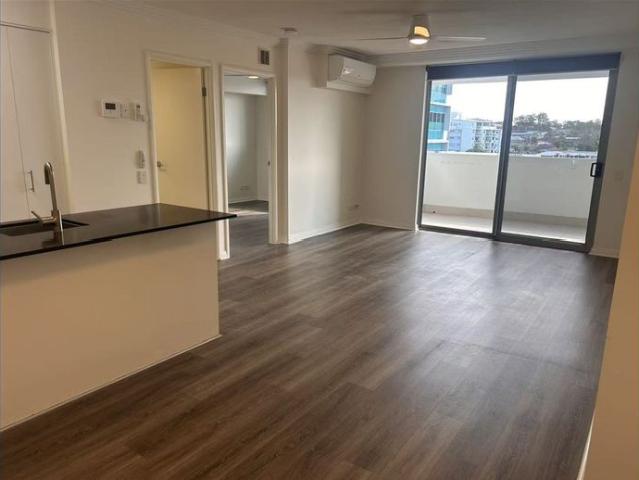 Two bed room apartment walk to chermside shopping centre
