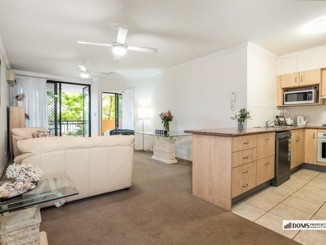 TWO BED, TWO BATH, TWO SIDE BY SIDE CARPARKS