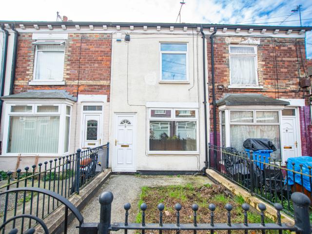 Two bed terraced house with quick access to the city centre, MKM Stadium an Hull Royal Infirmary
