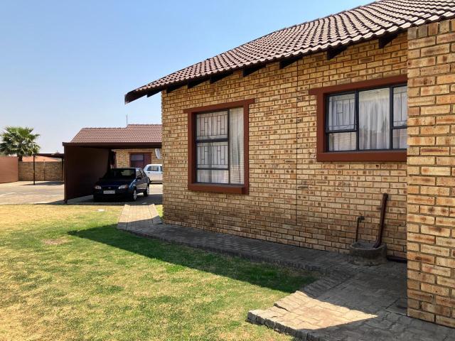 Two Bed Townhouse Riversdale Meyerton