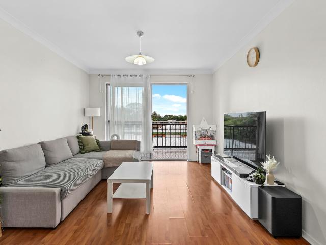 Two bed unit in a fantastic spot on the Kedron Avenues!