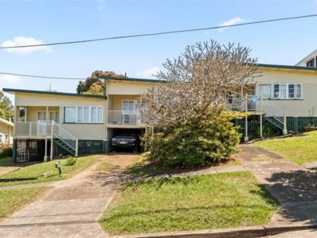 Two bedroom timber flat with front balcony/landing